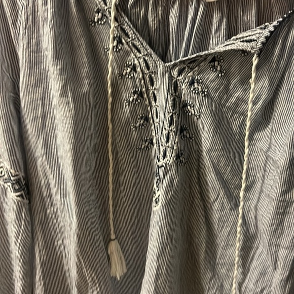 3X Westport long sleeve peasant embroidered crochet at neckline and sleeves.ties - Picture 9 of 13